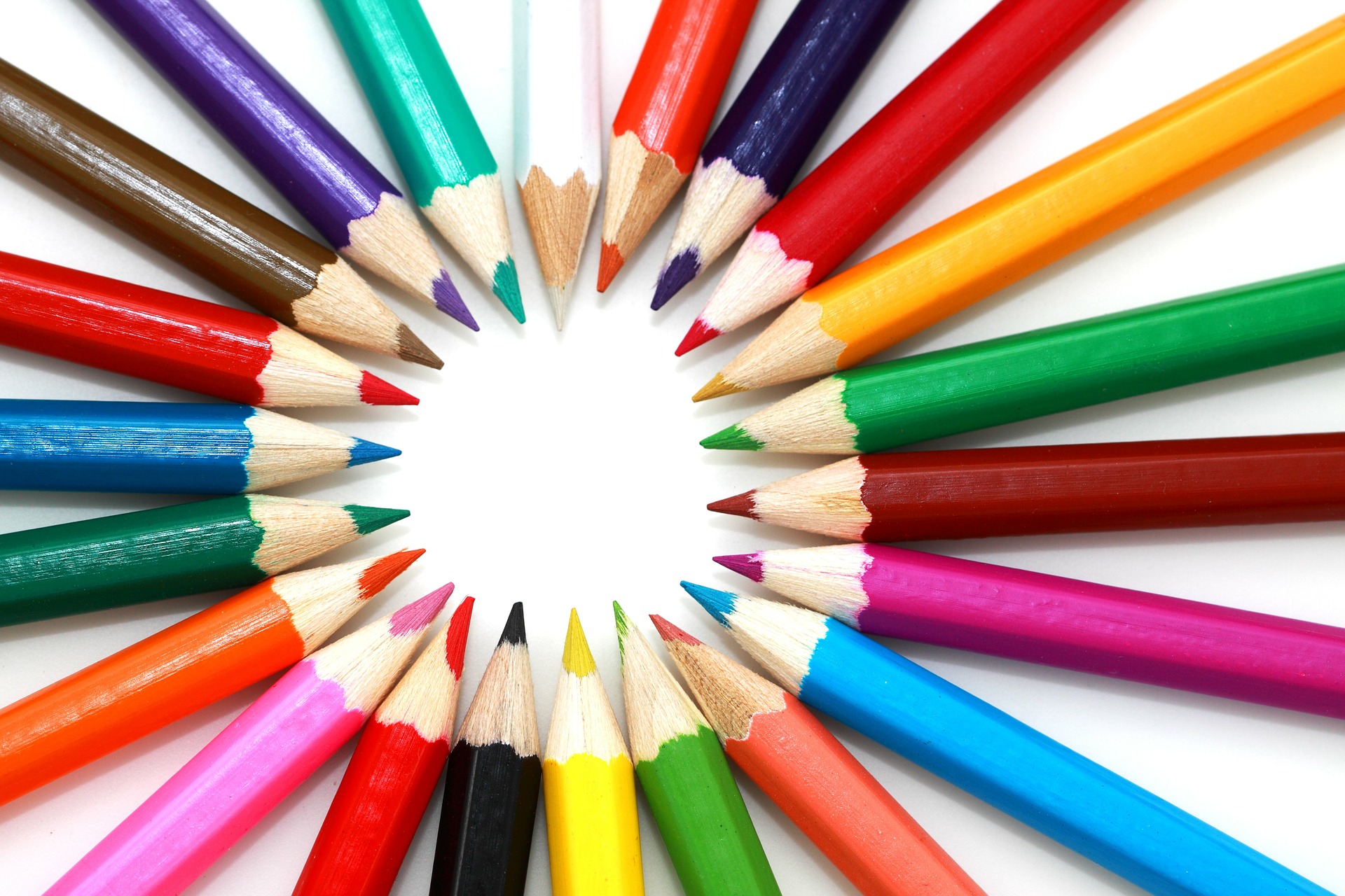 カラフルな色鉛筆